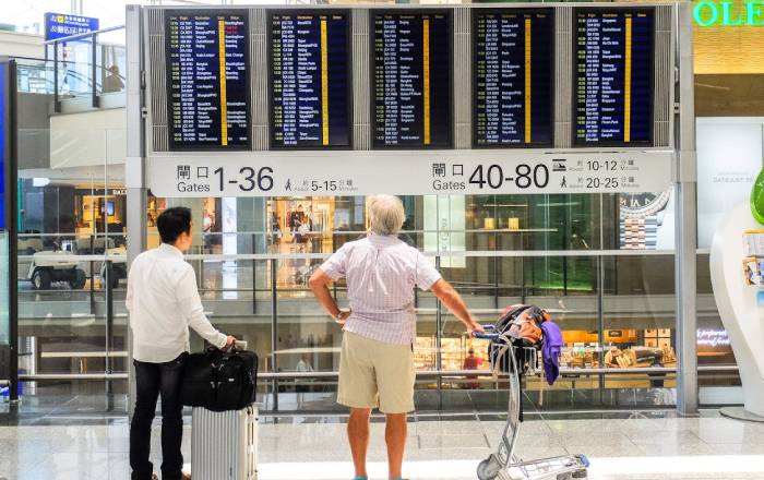 Idosos conseguem descontos em passagens de ônibus e avião para viajar no Ano Novo